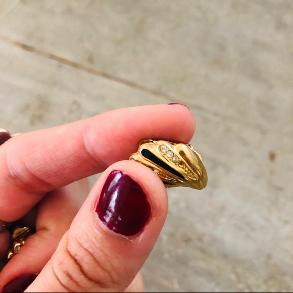 ♥️ Dior ♥️ Gold Clip Earrings - Picture 6 of 6